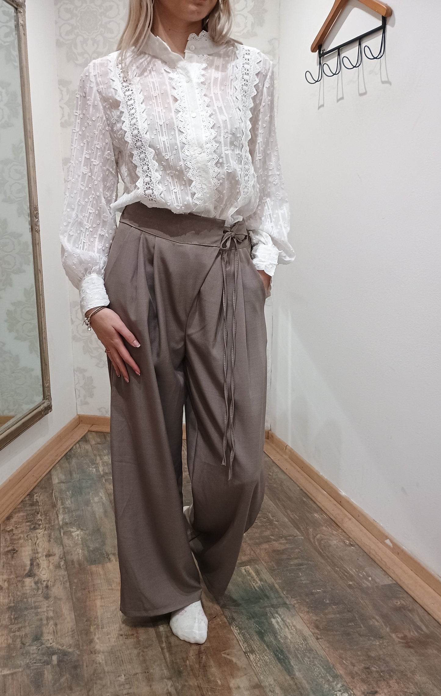 Pantalon beige moyen